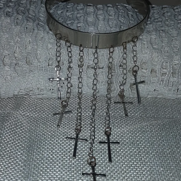Cross dangled upper arm cuff - Picture 3 of 3